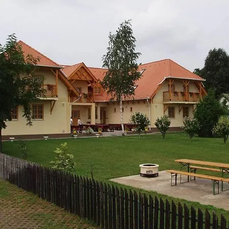 Adam Tanya Fogado Balazspuszta